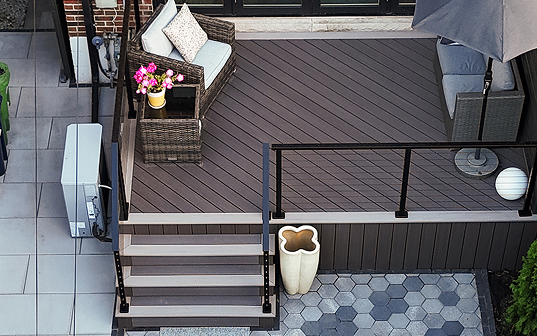Transform Your Backyard With a Custom Deck